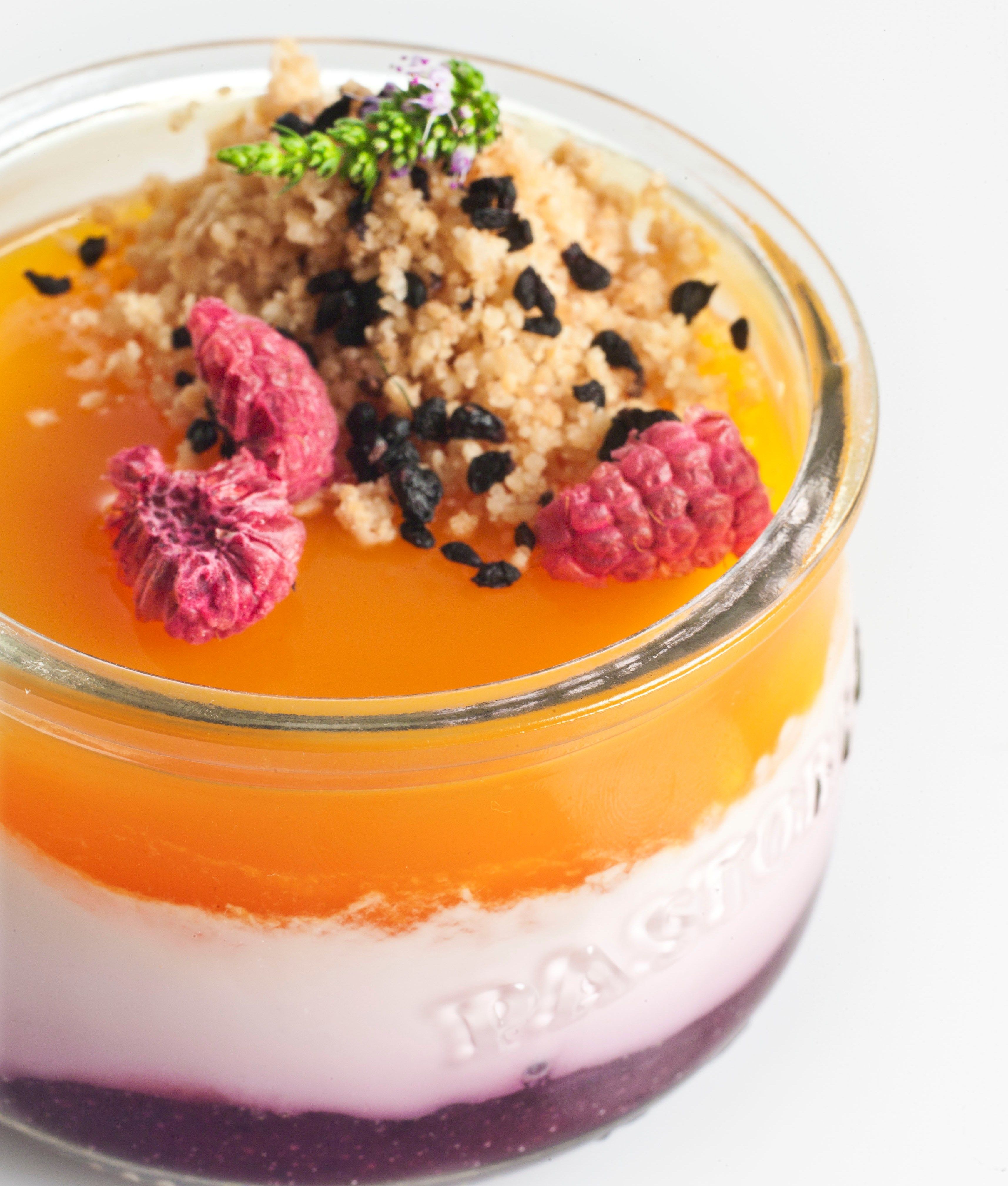 Caprichos de Yogurt de mango con streusel de almendra