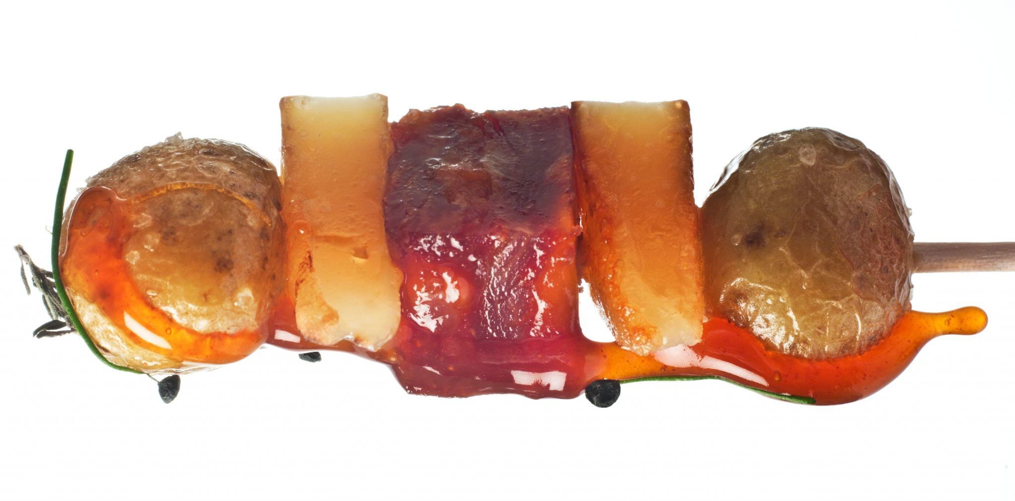 Brochetas de patatas con queso y chorizo