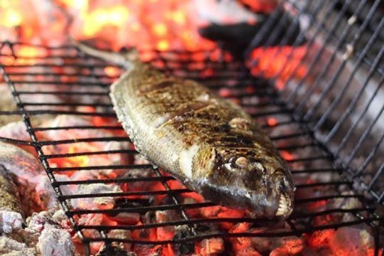 Cómo cocinar pescados a la barbacoa