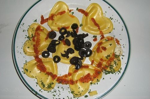 Raviolis con tomate y albahaca