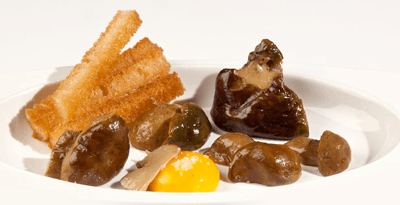 Huevos confitados con huevo ponché