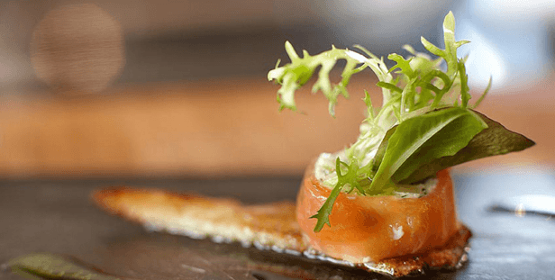 Rollito de salmón con queso Martín Berasategi