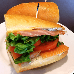 Sandwich de salmón ahumado