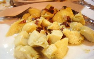 alcachofas ecológicas con jamón ibérico y queso de cabra