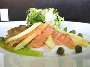 Canapé de salmón con queso