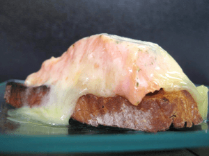 Tosta de salmón con queso