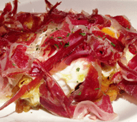 Huevos rotos con jamón