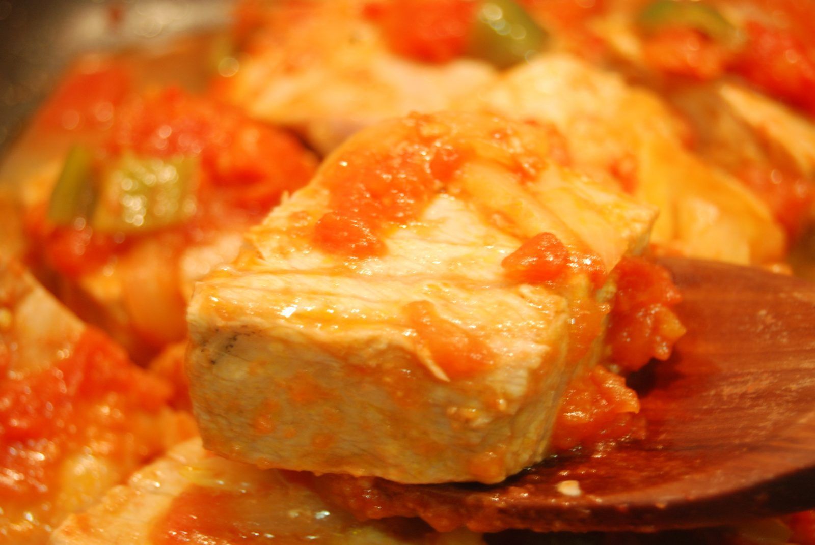 Bonito con tomate a la riojana