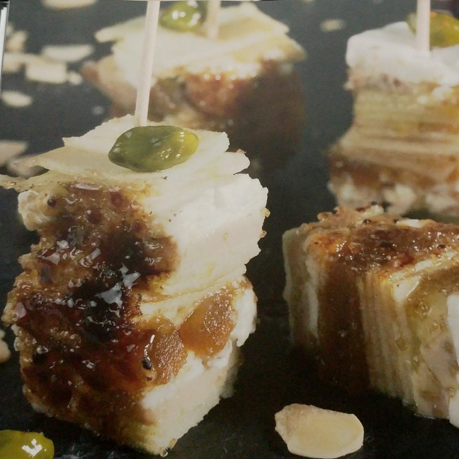 Foie con queso y dulce de manzana al azúcar moreno