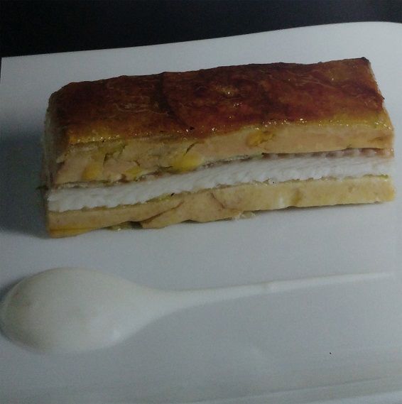 milhojas caramelizado de foie y anguila ahumada