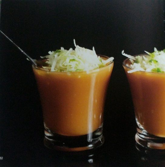 sopa de tomate con idiazabal ahumado